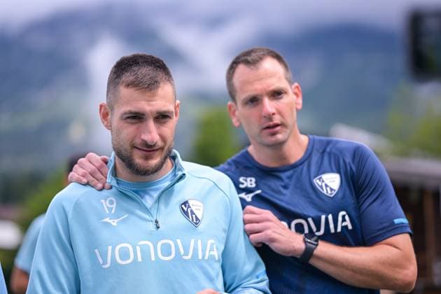 17 07 2025, Football, Season 2025 2026, 2 Bundesliga, Preparation, VfL Bochum summer training camp in Scheffau am Wilden Kaiser, Matus Bero VfL Bochum 1848 , Goalkeeper Coach Sebastian Baumgartner VfL Bochum 1848 xRHR PHOTO YYx Copyright: RHR-FOTOx RHR-FOTO YY