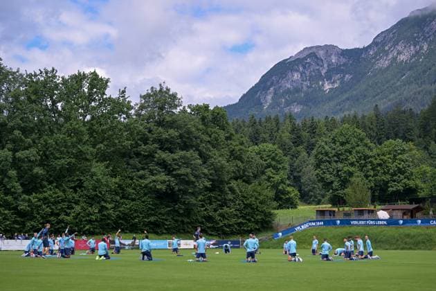 17 07 2025, Football, Season 2025 2026, 2 Bundesliga, Preparation, VfL Bochum summer training camp in Scheffau am Wilden Kaiser, Stretching VfL Bochum, xRHR PHOTO YYx Copyright: RHR-FOTOx RHR-FOTO YY