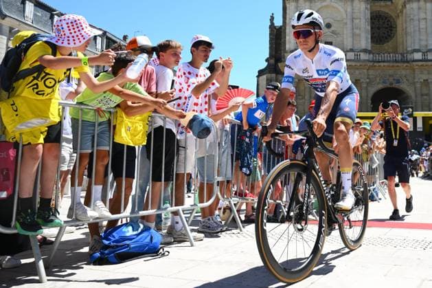 Tour de France 2025 Stage 12 HAUTACAM, FRANCE - JULY 17 : Evenepoel Remco (BEL) of Soudal - Quick Step before the start of the race during stage 12 of the 112th edition of Tour de France an UCI World Tour 2.UWT cycling road race stage for Men Elite of 181 km with start in Auch and finish in Hautacam on July 17, 2025 in Hautacam, France, 17 07 2025 ( Motordriver Kenny Verfaillie - Hautacam France  Copyright: xVincentxKalutx