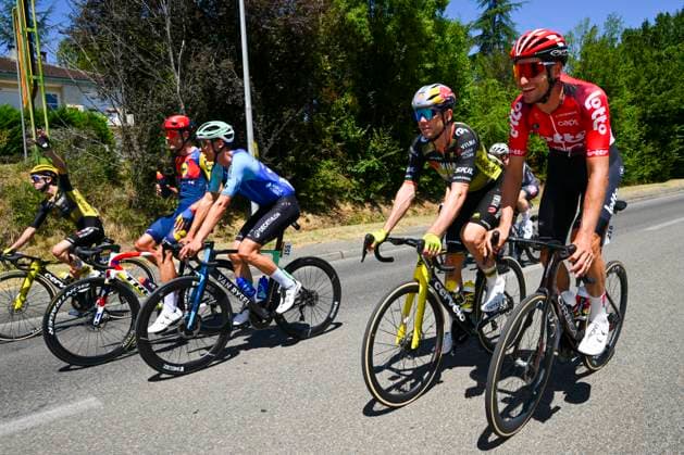 Tour de France 2025 Stage 12 HAUTACAM, FRANCE - JULY 17 : Van Moer Brent (BEL) of Lotto, Van Aert Wout (BEL) of Team Visma - Lease a Bike during stage 12 of the 112th edition of Tour de France an UCI World Tour 2.UWT cycling road race stage for Men Elite of 181 km with start in Auch and finish in Hautacam on July 17, 2025 in Hautacam, France, 17 07 2025 ( Motordriver Kenny Verfaillie - Hautacam France  Copyright: xVincentxKalutx