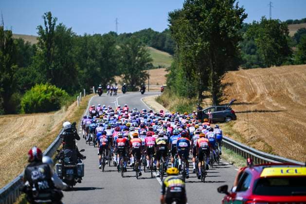 Tour de France 2025 Stage 12 HAUTACAM, FRANCE - JULY 17 : Illustration picture of the peloton during stage 12 of the 112th edition of Tour de France an UCI World Tour 2.UWT cycling road race stage for Men Elite of 181 km with start in Auch and finish in Hautacam on July 17, 2025 in Hautacam, France, 17 07 2025 ( Motordriver Kenny Verfaillie - Hautacam France  Copyright: xVincentxKalutx