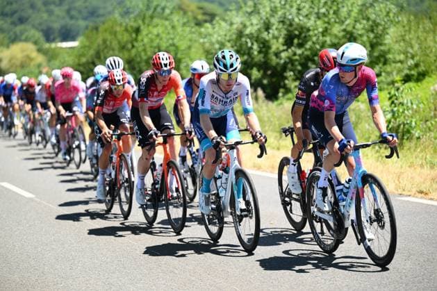 Tour de France 2025 Stage 12 HAUTACAM, FRANCE - JULY 17 : Riders of Bahrain - Victorious, Israel - Premier Tech in action during stage 12 of the 112th edition of Tour de France an UCI World Tour 2.UWT cycling road race stage for Men Elite of 181 km with start in Auch and finish in Hautacam on July 17, 2025 in Hautacam, France, 17 07 2025 ( Motordriver Kenny Verfaillie - Hautacam France  Copyright: xVincentxKalutx