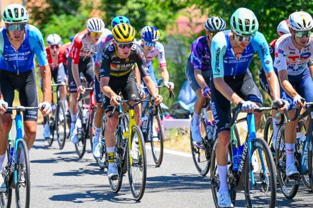 Tour de France 2025 Stage 12 HAUTACAM, FRANCE - JULY 17 : Benoot Tiesj (BEL) of Team Visma - Lease a Bike in action during stage 12 of the 112th edition of Tour de France an UCI World Tour 2.UWT cycling road race stage for Men Elite of 181 km with start in Auch and finish in Hautacam on July 17, 2025 in Hautacam, France, 17 07 2025 ( Motordriver Kenny Verfaillie - Hautacam France  Copyright: xVincentxKalutx