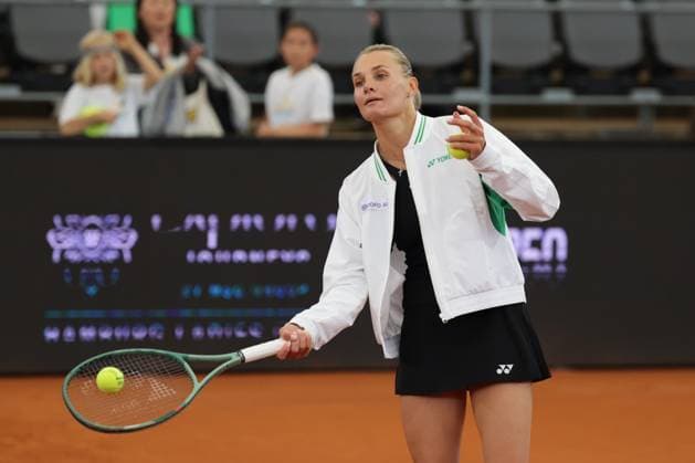 GER, Hamburg, xFSx, ATP250 Womens Tennis Tournament , MSC Hamburg Ladies Open 2025 , Round of 16 , 17 07 2025 v l Dayana Yastremska UKR plays the ball to the fans Copyright: HMBxMedia FernandoxSoares