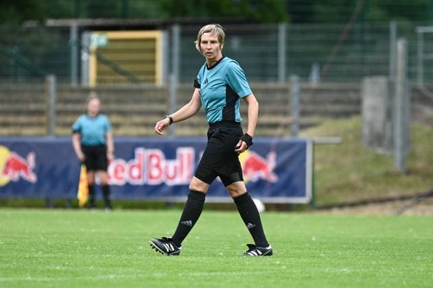 Soccer l Women l Season 2025 2026 l Test match l RB Leipzig VfL Wolfsburg l 17 07 2025 Referee Christine Weigelt referees the test match Free-standing, close-up, portrait, portrait, single photo, single image, body Markranstädt pitch, Am Stadtbad 30 Saxony Germany Copyright: xLobeca InesxHähnelx