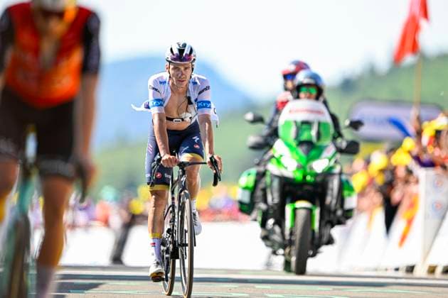 Tour de France 2025 Stage 12 HAUTACAM, FRANCE - JULY 17 : Evenepoel Remco (BEL) of Soudal - Quick Step at the finish line during stage 12 of the 112th edition of Tour de France an UCI World Tour 2.UWT cycling road race stage for Men Elite of 181 km with start in Auch and finish in Hautacam on July 17, 2025 in Hautacam, France, 17 07 2025 ( Motordriver Kenny Verfaillie - Hautacam France  Copyright: xJanxDexMeuleneirx
