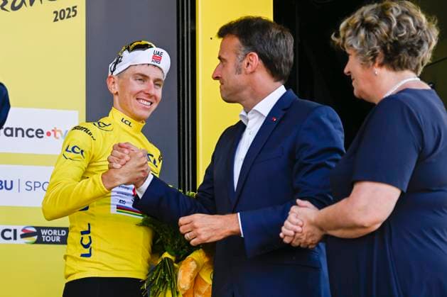 Tour de France 2025 Stage 12 HAUTACAM, FRANCE - JULY 17 : Emmanuel Macron and Pogacar Tadej (SLO) of UAE Team Emirates - XRG on the podium with the yellow jersey during stage 12 of the 112th edition of Tour de France an UCI World Tour 2.UWT cycling road race stage for Men Elite of 181 km with start in Auch and finish in Hautacam on July 17, 2025 in Hautacam, France, 17 07 2025 ( Motordriver Kenny Verfaillie - Hautacam France  Copyright: xJanxDexMeuleneirx