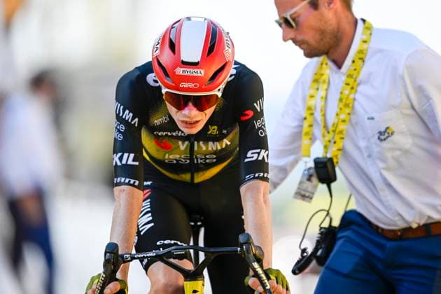Tour de France 2025 Stage 12 HAUTACAM, FRANCE - JULY 17 : Vingegaard Jonas (DEN) of Team Visma - Lease a Bike at the finish line during stage 12 of the 112th edition of Tour de France an UCI World Tour 2.UWT cycling road race stage for Men Elite of 181 km with start in Auch and finish in Hautacam on July 17, 2025 in Hautacam, France, 17 07 2025 ( Motordriver Kenny Verfaillie - Hautacam France  Copyright: xJanxDexMeuleneirx