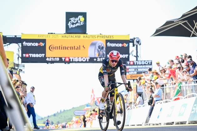 Tour de France 2025 Stage 12 HAUTACAM, FRANCE - JULY 17 : Vingegaard Jonas (DEN) of Team Visma - Lease a Bike at the finish line during stage 12 of the 112th edition of Tour de France an UCI World Tour 2.UWT cycling road race stage for Men Elite of 181 km with start in Auch and finish in Hautacam on July 17, 2025 in Hautacam, France, 17 07 2025 ( Motordriver Kenny Verfaillie - Hautacam France  Copyright: xJanxDexMeuleneirx