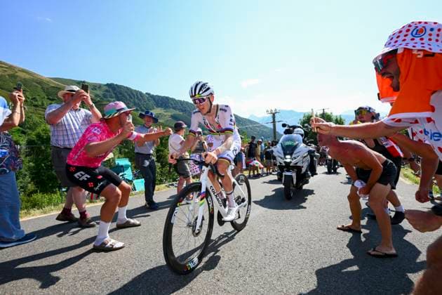 Tour de France 2025 Stage 12 HAUTACAM, FRANCE - JULY 17 : Pogacar Tadej (SLO) of UAE Team Emirates - XRG in action during stage 12 of the 112th edition of Tour de France an UCI World Tour 2.UWT cycling road race stage for Men Elite of 181 km with start in Auch and finish in Hautacam on July 17, 2025 in Hautacam, France, 17 07 2025 ( Motordriver Kenny Verfaillie - Hautacam France  Copyright: xVincentxKalutx