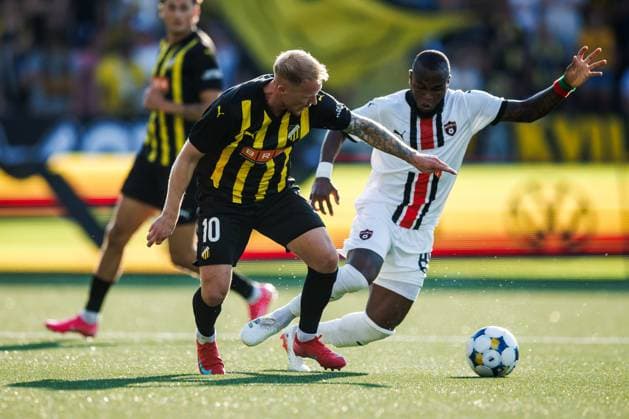 250717 Mikkel Rygaard Jensen of Häcken and Cedric Badolo of Spartak Trnava during the UEFA Europa League qualifier football match between Häcken and Spartak Trnava on July 17, 2025 in Göteborg Photo Michael Erichsen BILDBYRAN COP 89 MI0850 fotboll football soccer fotball uefa europa league europa league häcken spartak trnava bbeng bbauto  Copyright: MICHAELxERICHSEN BB250717MI017