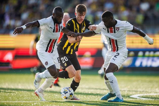 250717 Cedric Badolo and Patrick Nwadike of Spartak Trnava against Adrian Svanbäck of Häcken during the UEFA Europa League qualifier football match between Häcken and Spartak Trnava on July 17, 2025 in Göteborg Photo Michael Erichsen BILDBYRAN COP 89 MI0850 fotboll football soccer fotball uefa europa league europa league häcken spartak trnava bbeng bbauto  Copyright: MICHAELxERICHSEN BB250717MI021