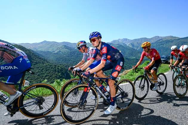 Tour de France 2025 Stage 12 HAUTACAM, FRANCE - JULY 17 : Onley Oscar (GBR) of Team Picnic PostNL in action during stage 12 of the 112th edition of Tour de France an UCI World Tour 2.UWT cycling road race stage for Men Elite of 181 km with start in Auch and finish in Hautacam on July 17, 2025 in Hautacam, France, 17 07 2025 ( Motordriver Kenny Verfaillie - Hautacam France  Copyright: xVincentxKalutx