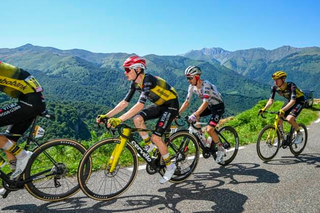 Tour de France 2025 Stage 12 HAUTACAM, FRANCE - JULY 17 : Vingegaard Jonas (DEN) of Team Visma Lease a Bike, Yates Adam (GBR) of UAE Team Emirates in action during stage 12 of the 112th edition of Tour de France an UCI World Tour 2.UWT cycling road race stage for Men Elite of 181 km with start in Auch and finish in Hautacam on July 17, 2025 in Hautacam, France, 17 07 2025 ( Motordriver Kenny Verfaillie - Hautacam France  Copyright: xVincentxKalutx