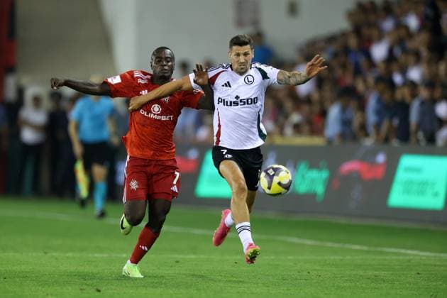 Fußball, EL-Quali, FC Aqtöbe - Legia Warschau AKTOBE 17.07.2025 REWANZOWY MECZ I RUNDA ELIMINACYJNA LIGA EUROPY SEZON 2025 26: FK AKTOBE - LEGIA WARSZAWA --- UEFA EUROPA LEAGUE FIRST QUALIFYING ROUND SECOND MATCH: FC AKTOBE - LEGIA WARSAW DANIEL SOSAH PAWEL WSZOLEK FOT. PIOTR KUCZA FOTOPYK NEWSPIX.PL --- newspix.pl POLAND OUT! 