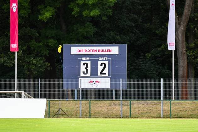 Soccer l Women l Season 2025 2026 l Test match l RB Leipzig VfL Wolfsburg l 17 07 2025 Display of the score 3 2 for RB Leipzig after the final whistle of the test match Markranstädt pitch, Am Stadtbad 30 Saxony Germany Copyright: xLobeca InesxHähnelx