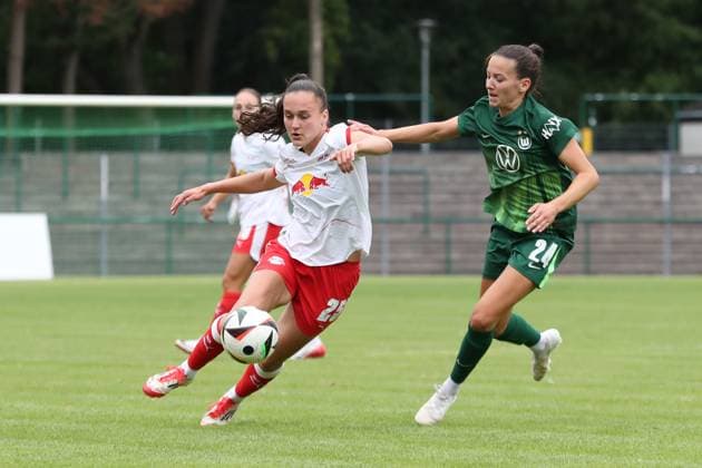 Test match women RB Leipzig vs VfL Wolfsburg, 17 07 25 Diana Nemeth 25, RB Leipzig vs Joelle Wedemeyer 24, VfL Wolfsburg soccer, Google Pixel Womens Bundesliga, season 2025 2026, test match preparation RB Leipzig vs VfL Wolfsburg on 17 07 25 at Stadion am Bad, Markranstädt Copyright: xBEAUTIFULxSPORTS JanxKaeferx