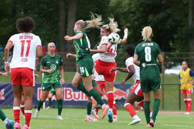 Test match women RB Leipzig vs VfL Wolfsburg, 17 07 25 Camilla Küver 16, VfL Wolfsburg and Julia Landenberger 21, RB Leipzig in header duel soccer, Google Pixel Womens Bundesliga, season 2025 2026, test match preparation RB Leipzig vs VfL Wolfsburg on 17 07 25 at Stadion am Bad, Markranstädt Copyright: xBEAUTIFULxSPORTS JanxKaeferx