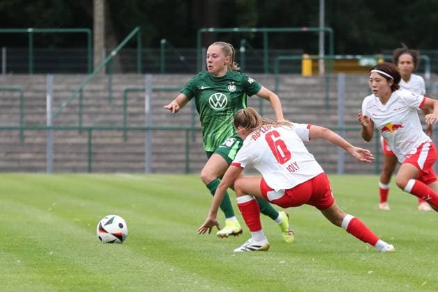 Test match women RB Leipzig vs VfL Wolfsburg, 17 07 25 Janou Levels 15, VfL Wolfsburg Football, Google Pixel Womens Bundesliga, Season 2025 2026, Test match preparation RB Leipzig vs VfL Wolfsburg on 17 07 25 at Stadion am Bad, Markranstädt Copyright: xBEAUTIFULxSPORTS JanxKaeferx