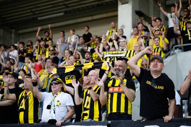 250717 Supporters of Häcken celebrate after the UEFA Europa League qualifier football match between Häcken and Spartak Trnava on July 17, 2025 in Göteborg Photo Michael Erichsen BILDBYRAN COP 89 MI0850 bbeng europa league football fotball fotboll häcken soccer spartak trnava uefa europa league crowd cheers  Copyright: MICHAELxERICHSEN BB250717MI076