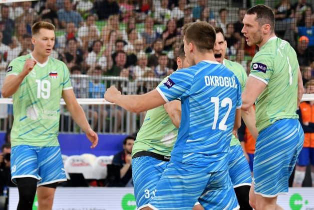 Ljubljana, Slovenia, 17th July 2024: Team Slovenia celebrate score during the IVNL Volleyball Nations League, Week 3 match, between Netherlands and Slovenia at Arena Stozice, Ljubljana, Slovenia. (Natasa Kupljenik SPP) Copyright: xNatasaxKupljenikx xSPPx SPP_1018254