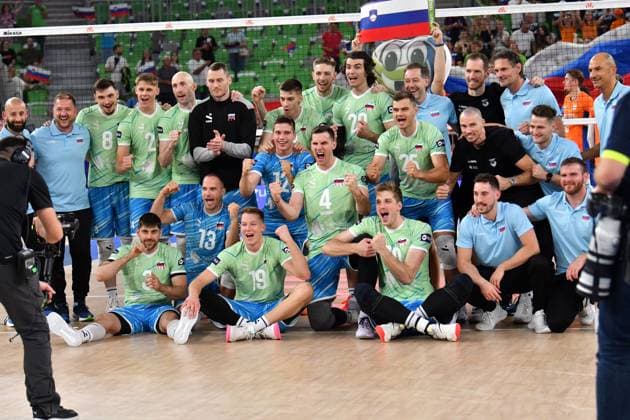 Ljubljana, Slovenia, 17th July 2024: Team Slovenia celebrate win during the IVNL Volleyball Nations League, Week 3 match, between Netherlands and Slovenia at Arena Stozice, Ljubljana, Slovenia. (Natasa Kupljenik SPP) Copyright: xNatasaxKupljenikx xSPPx SPP_1018231