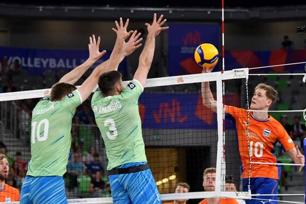 Ljubljana, Slovenia, 17th July 2024: Tom Koops of Netherlands in action against Uros Planinsic of Slovenia during the IVNL Volleyball Nations League, Week 3 match, between Netherlands and Slovenia at Arena Stozice, Ljubljana, Slovenia. (Natasa Kupljenik SPP) Copyright: xNatasaxKupljenikx xSPPx SPP_1018249