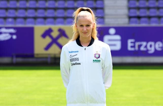 Team presentation Erz Aue 3 Liga Physiotherapist Lisa Wiedner, FC Erzgebirge Aue 3 Liga, Porträttermin 2025 2026 , Aue, 17 07 2025, Erzgebirgsstadion, Fußball , For editorial use only Only editorial use