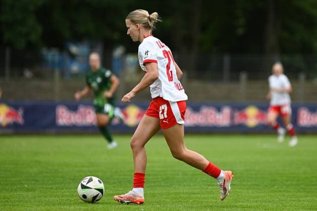 Soccer l Women l Season 2025 2026 l Test match l RB Leipzig VfL Wolfsburg l 17 07 2025 Marlene Müller 27, Rasenballsport Leipzig dribbles with the ball Crop, close-up, portrait, portrait, single photo, single image, body Markranstädt pitch, Am Stadtbad 30 Saxony Germany Copyright: xLobeca InesxHähnelx