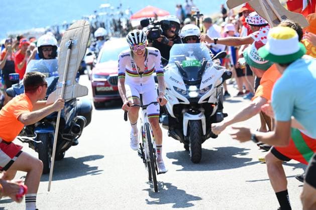 Tour de France 2025 Stage 12 HAUTACAM, FRANCE - JULY 17 : Attack of Pogacar Tadej (SLO) of UAE Team Emirates - XRG, Vingegaard Jonas (DEN) of Team Visma - Lease a Bike during stage 12 of the 112th edition of Tour de France an UCI World Tour 2.UWT cycling road race stage for Men Elite of 181 km with start in Auch and finish in Hautacam on July 17, 2025 in Hautacam, France, 17 07 2025 ( Motordriver Kenny Verfaillie - Hautacam France  Copyright: xVincentxKalutx