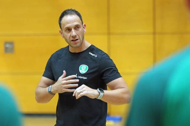HBL1 Training kick-off of SC DHfK Leipzig, 17 07 25 Head Coach Raul Alonso SC DHfK Leipzig Handball, DAIKIN HBL, Season 2025 2026, Training kick-off of SC DHfK Leipzig on 17 07 25 at the Quarterback Immobilien Arena Leipzig Kleine Arena Copyright: xBEAUTIFULxSPORTS JanxKaeferx