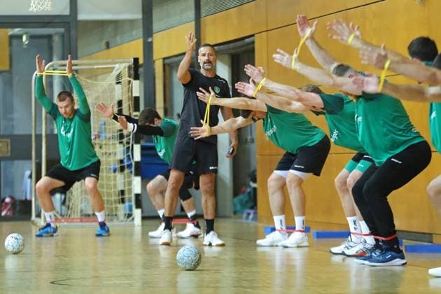 HBL1 training kick-off of SC DHfK Leipzig, 17 07 25 Athletics coach Hagen Pietrek SC DHfK Leipzig with instructions for the handball practice, DAIKIN HBL, 2025 2026 season, training kick-off of SC DHfK Leipzig on 17 07 25 in the Quarterback Immobilien Arena Leipzig Kleine Arena Copyright: xBEAUTIFULxSPORTS JanxKaeferx