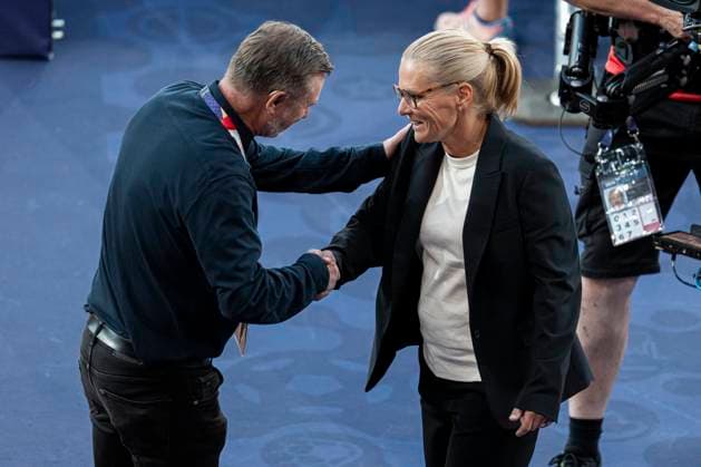 Zurich, Switzerland, July 17th 2025 Sarina Wiegman (Head Coach England), right, and Peter Gerhardsson (Head Coach Sweden), left, during the UEFA Womens EURO 2025 Quarter-Final match between Sweden and England at Stadion Letzigrund in Zurich, Switzerland. (Priscila Bütler SPP) Copyright: xPriscilaxBütlerx xSPPx spp-en-PrBSp-_DSC0395