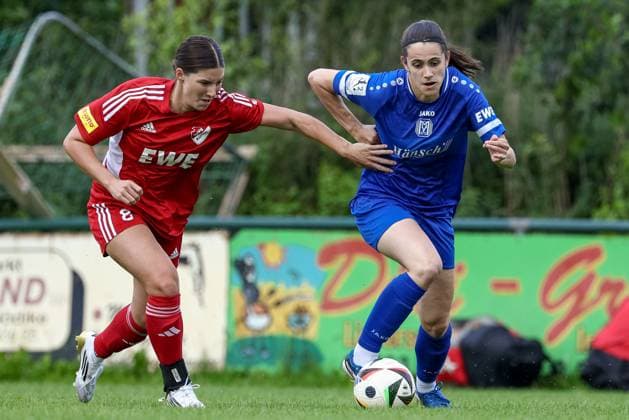 from left Isabella Ruggiano SpVg Aurich, 8 and Marie Bleil SV Meppen, 7 in duel, duel, dynamics, action, action, match scene, 17 07 2025, Meppen Germany , Soccer, Test match women, SV Meppen SpVg Aurich xobx