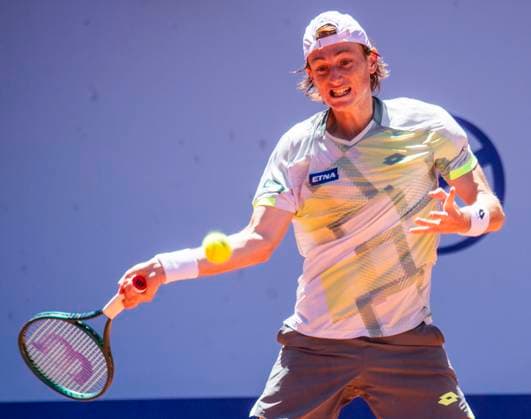 July 18, 2025, Gstaad, Bern, Switzerland: Gstaad Switzerland, 07 18 2025: IGNACIO BUSE of Peru is in action during quarter-final of EFG Swiss Open Gstaad ATP, Tennis Herren 250 and took place at Roy Emerson Arena in Gstaad, which is located in the famous ski resort of Gstaad and which is located in the Bernese Oberland. Gstaad Switzerland - ZUMAd206 20250718_zip_d206_026 Copyright: xEricxDubostx
