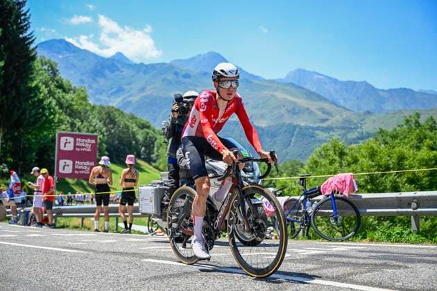 Tour de France 2025 Stage 13 PEYRAGUDES, FRANCE - JULY 18 : Van Eetvelt Lennert (BEL) of Lotto Cycling Team in action during stage 13 of the 112th edition of Tour de France an UCI World Tour 2.UWT Individual Time Trial stage for Men Elite of 11 km with start in Loudenvielle and finish in Peyragudes on July 18, 2025 in Peyragudes, France, 18 07 2025 ( Motordriver Kenny Verfaillie - Peyragudes France  Copyright: xJanxDexMeuleneirx