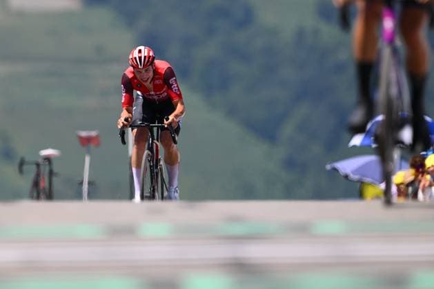 Tour de France 2025 Stage 13 PEYRAGUDES, FRANCE - JULY 18 : De Lie Arnaud (BEL) of Lotto Cycling Team at the finish line during stage 13 of the 112th edition of Tour de France an UCI World Tour 2.UWT Individual Time Trial stage for Men Elite of 11 km with start in Loudenvielle and finish in Peyragudes on July 18, 2025 in Peyragudes, France, 18 07 2025 ( Motordriver Kenny Verfaillie - Peyragudes France  Copyright: xVincentxKalutx