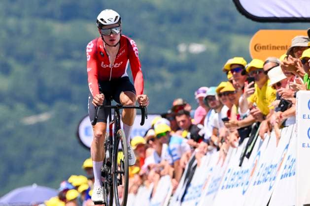 Tour de France 2025 Stage 13 PEYRAGUDES, FRANCE - JULY 18 : Van Eetvelt Lennert (BEL) of Lotto at the finish line during stage 13 of the 112th edition of Tour de France an UCI World Tour 2.UWT Individual Time Trial stage for Men Elite of 11 km with start in Loudenvielle and finish in Peyragudes on July 18, 2025 in Peyragudes, France, 18 07 2025 ( Motordriver Kenny Verfaillie - Peyragudes France  Copyright: xVincentxKalutx