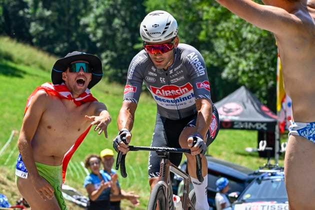 Tour de France 2025 Stage 13 PEYRAGUDES, FRANCE - JULY 18 : Vermeersch Gianni (BEL) of Alpecin-Deceuninck in action during stage 13 of the 112th edition of Tour de France an UCI World Tour 2.UWT Individual Time Trial stage for Men Elite of 11 km with start in Loudenvielle and finish in Peyragudes on July 18, 2025 in Peyragudes, France, 18 07 2025 ( Motordriver Kenny Verfaillie - Peyragudes France  Copyright: xJanxDexMeuleneirx