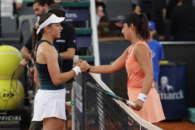 GER, Hamburg, xFSx, ATP250 Womens Tennis Tournament , MSC Hamburg Ladies Open 2025 , Quarterfinals ,17 07 2025 v l Leyre Romero Gorma ESP congratulates Kaja Juvan SLO on her victory Copyright: HMBxMedia FernandoxSoares