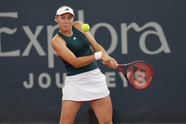 GER, Hamburg, xFSx, ATP250 Womens Tennis Tournament , MSC Hamburg Ladies Open 2025 , Quarterfinals ,17 07 2025 v l Kaja Juvan SLO plays a backhand Copyright: HMBxMedia FernandoxSoares