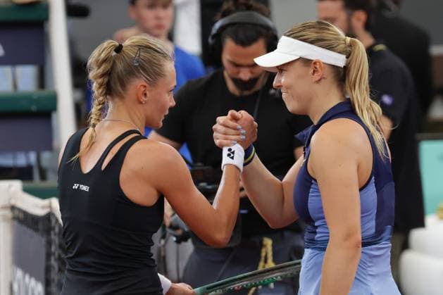 GER, Hamburg, xFSx, ATP250 Womens Tennis Tournament , MSC Hamburg Ladies Open 2025 , Quarterfinals ,17 07 2025 v l Dalma Galfi HUN congratulates Dayana Yastremska UKR on her victory Copyright: HMBxMedia FernandoxSoares