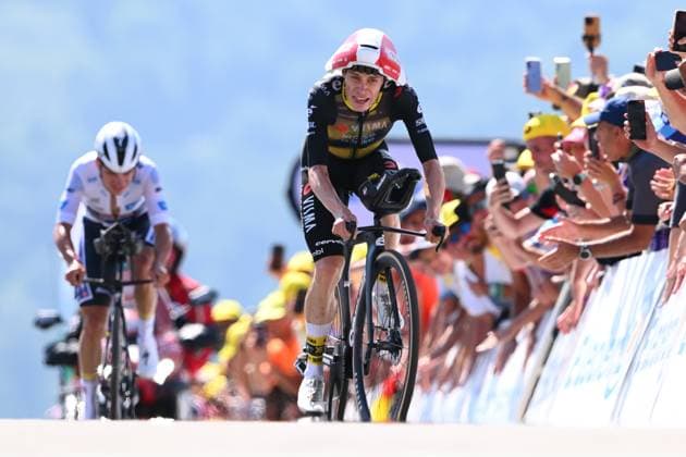 Tour de France 2025 Stage 13 PEYRAGUDES, FRANCE - JULY 18 : Evenepoel Remco (BEL) of Soudal - Quick Step, Vingegaard Jonas (DEN) of Team Visma - Lease a Bike at the finish line during stage 13 of the 112th edition of Tour de France an UCI World Tour 2.UWT Individual Time Trial stage for Men Elite of 11 km with start in Loudenvielle and finish in Peyragudes on July 18, 2025 in Peyragudes, France, 18 07 2025 ( Motordriver Kenny Verfaillie - Peyragudes France  Copyright: xVincentxKalutx