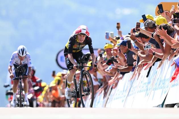 Tour de France 2025 Stage 13 PEYRAGUDES, FRANCE - JULY 18 : Evenepoel Remco (BEL) of Soudal - Quick Step, Vingegaard Jonas (DEN) of Team Visma - Lease a Bike at the finish line during stage 13 of the 112th edition of Tour de France an UCI World Tour 2.UWT Individual Time Trial stage for Men Elite of 11 km with start in Loudenvielle and finish in Peyragudes on July 18, 2025 in Peyragudes, France, 18 07 2025 ( Motordriver Kenny Verfaillie - Peyragudes France  Copyright: xVincentxKalutx