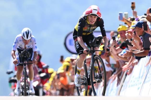 Tour de France 2025 Stage 13 PEYRAGUDES, FRANCE - JULY 18 : Evenepoel Remco (BEL) of Soudal - Quick Step, Vingegaard Jonas (DEN) of Team Visma - Lease a Bike at the finish line during stage 13 of the 112th edition of Tour de France an UCI World Tour 2.UWT Individual Time Trial stage for Men Elite of 11 km with start in Loudenvielle and finish in Peyragudes on July 18, 2025 in Peyragudes, France, 18 07 2025 ( Motordriver Kenny Verfaillie - Peyragudes France  Copyright: xVincentxKalutx
