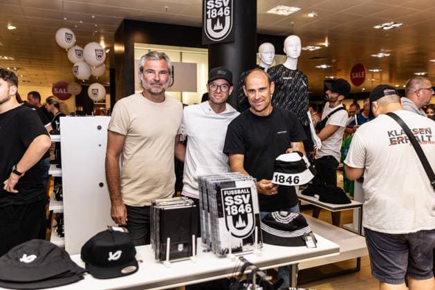 Football, Season 2025 2026, 3 Liga, Opening Fanshop SSV Ulm 1846 Football at Galeria Kaufhof in the city center of Ulm Presentation away kit season 2025 2026, 17 07 2025 17 07 2025, Football, Season 2025 2026, 3 Liga, Opening Fanshop SSV Ulm 1846 Football at Galeria Kaufhof in the city center of Ulm Presentation away kit season 2025 2026, the coaching team of SSV Ulm 1846 Fußball visited the opening of the new fanshop privately from l new signing co-coach Matthias Lust SSV Ulm 1846 Fußball , new signing co-coach video analysis Christoph Kappel SSV Ulm 1846 Fußball , coach Robert Lechleiter SSV Ulm 1846 Fußball photo Lucca Fundel Ulm Galeria Kaufhof Baden Württemberg Germany
