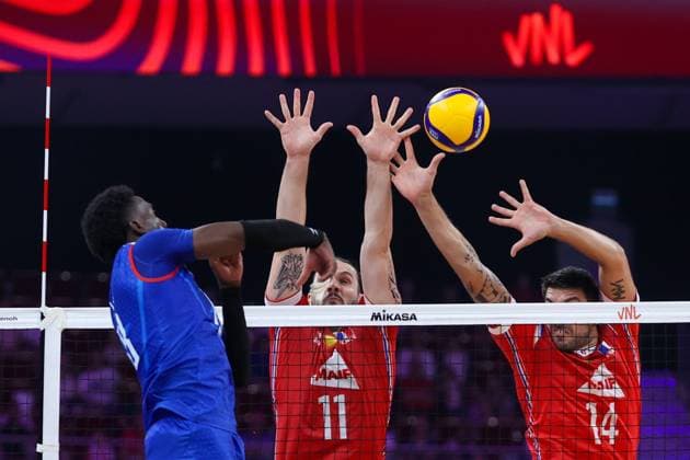 GDANSK 18.07.2025 SIATKOWKA MEZCZYZN LIGA NARODOW 2025 - GRUPA 7 - MECZ: KUBA - FRANCJA --- MENS VOLLEYBALL NATIONS LEAGUE 2025 - POOL 7 WEEK 3 - MATCH IN GDANSK: CUBA - FRANCE ANTOINE BRIZARD NICOLAS LE GOFF FOT. ANNA KLEPACZKO FOTOPYK NEWSPIX.PL --- newspix.pl POLAND OUT! 