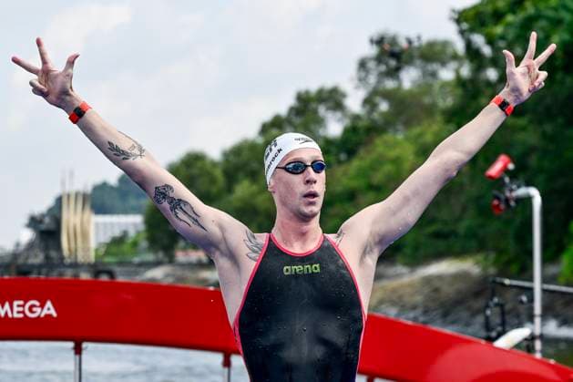 Sport Bilder des Tages Florian Wellbrock of Germany celebrates after winning the gold medal in the open water swimming 3km knockout men the 22nd World Aquatics Championships at Sentosa in Singapore (Singapore), July 19, 2025. Andrea Masini