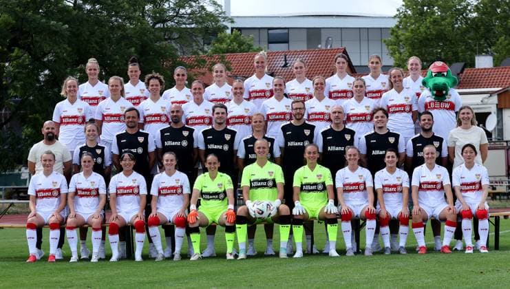 BAU Stuttgart Football 2 Bundesliga VfB Stuttgart Porträttermin 2025 2026, team photo, row 4 f l n r 20 Jana Beuschlein, 26 Nicole Billa, 5 Laureta Temaj, 17 Muriel Dürr, 29 Meike Meßmer, 4 Katharina Schäfer, 3 Lenelotte Müller, 21 Emma Babic, 2 Linette Hofmann Row 3 f l n r 33 Fabienne Dongus, 8 Maxi Rall, 11 Rosa Rückert, 9 Julia Glaser, 6 Charlotte Blümel, 18 Jana Spengler, 16 Janina Hechler, 7 Dafina Redzepi, 32 Tamar Dongus, Fritzle Row 2 from left to right Sascha Glass, Theresa Panfil, Heiko Gerber, Ersin Canpolat, Philipp Meister, Miriam Hanemann, Christian Liedtke, Ralph Munz, Simon Kubach, Tobias Schwaab, Lisa Lang Row 1 from left to right 13 Leonie Kopp, 24 Celine Philipp, 19 Yuka Hirano, 30 Joy Castor, 22 Pia Hein, 25 Eve Boettcher, 1 Kiara Beck, 99 Gillian Castor, 10 Anja Selensky, 77 Leonie Schetter, 79 Haruka Osawa