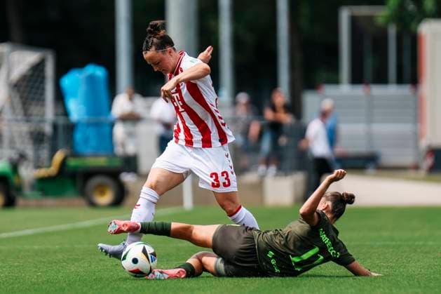 Test match 1 FC Köln OH Leuven 19 07 2025 Marina Hegering 1 FC Köln, 33 in duel with Faye Lammertijn OH Leuven Women, 1 1 at the test match 1 FC Köln OH Leuven Köln, Geißbockheim on 19 07 2025 Copyright: xBEAUTIFULxSPORTS Freisenx